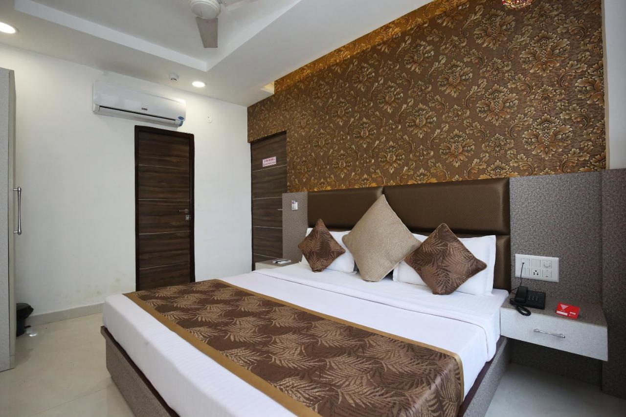 Oyo 9732 Amar Motel Nayagaon Εξωτερικό φωτογραφία