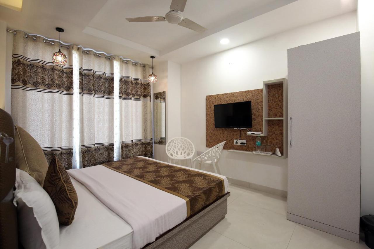 Oyo 9732 Amar Motel Nayagaon Εξωτερικό φωτογραφία