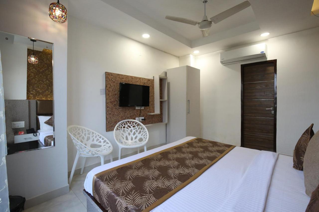 Oyo 9732 Amar Motel Nayagaon Εξωτερικό φωτογραφία
