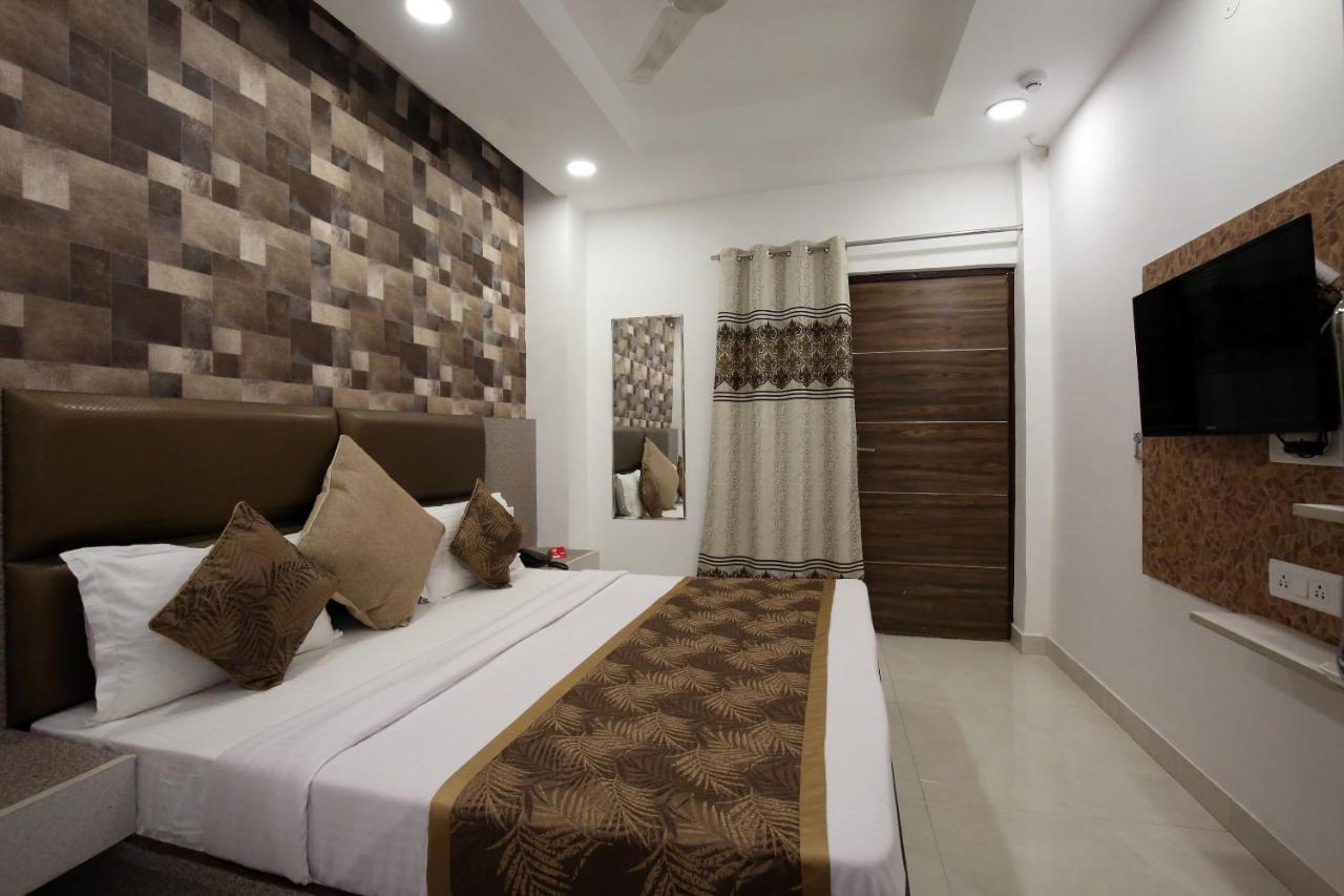 Oyo 9732 Amar Motel Nayagaon Εξωτερικό φωτογραφία